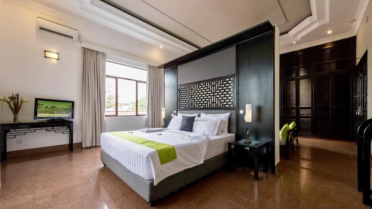 WM Suite King bed